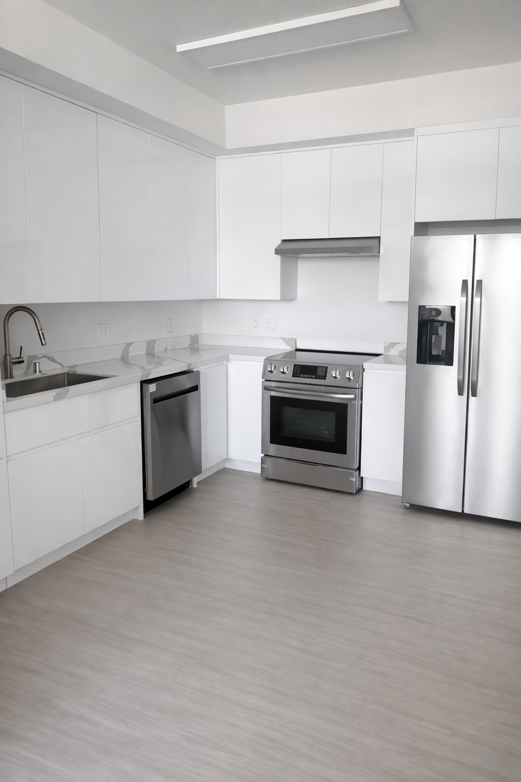 Kitchen l Dhillon Villas Apartments. in Manteca, CA